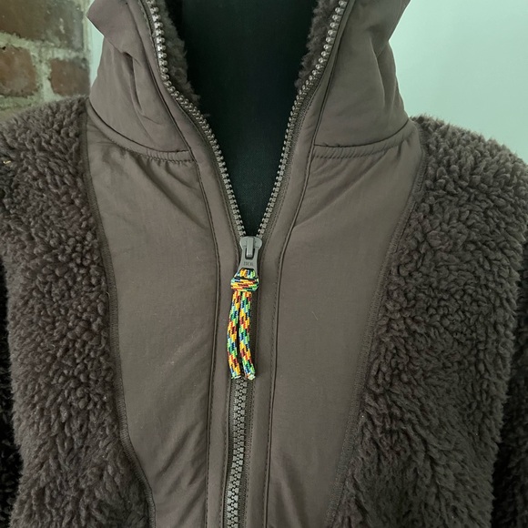 J.Crew new with tags brown Sherpa pull over size medium - Picture 4 of 10